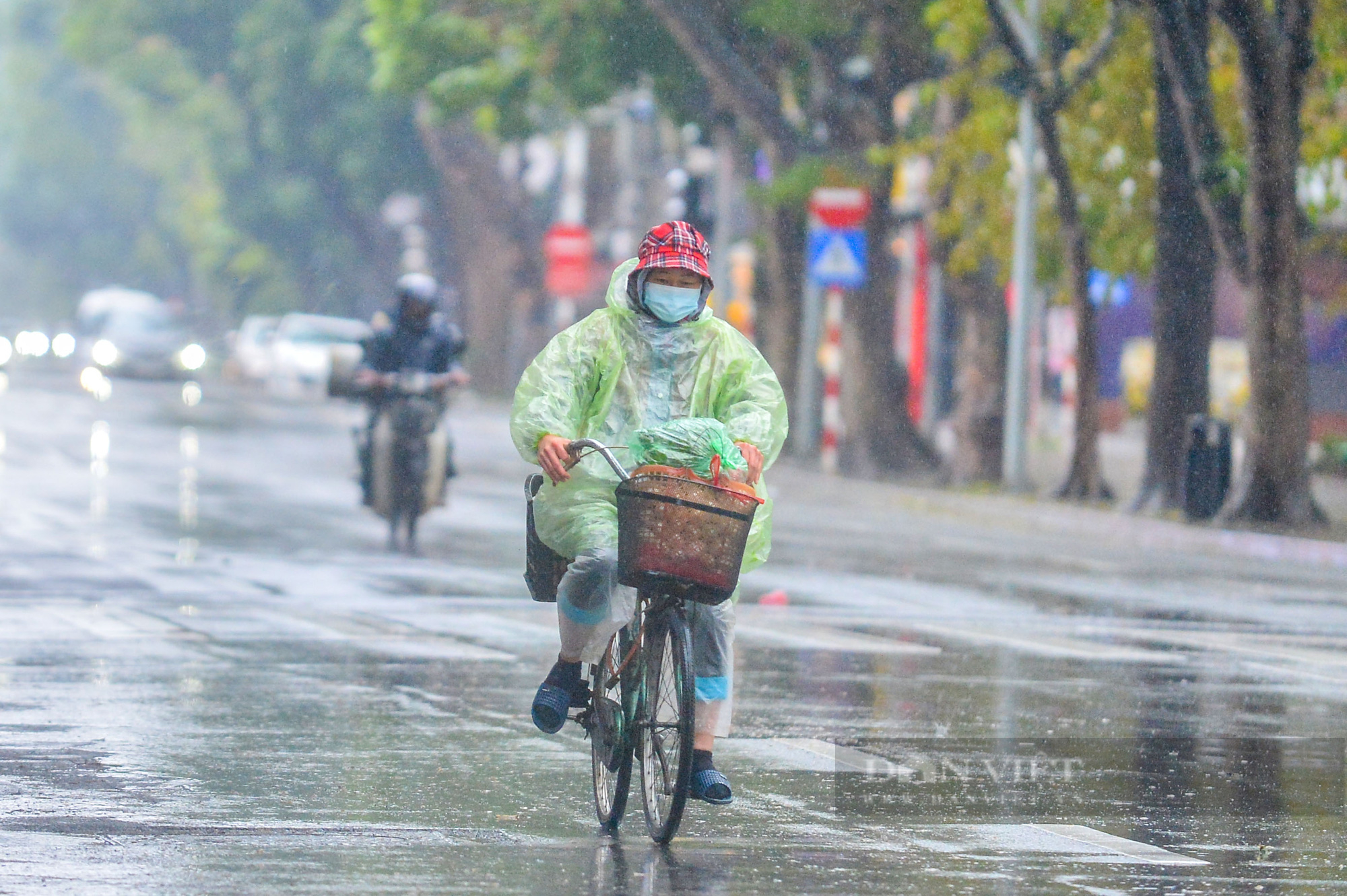 Người dân Hà Nội vất vả mưu sinh trong đợt rét kỷ lục  - Ảnh 12.