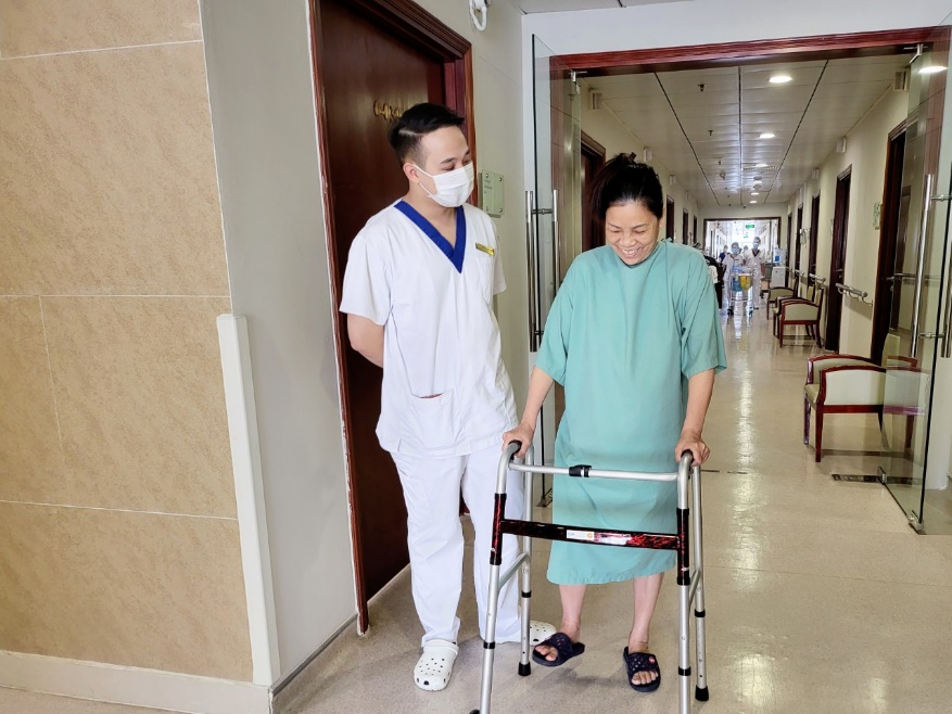 Vinmec: Ứng dụng thành công kỹ thuật “cá thể hóa” thay khớp háng “4 không” - Ảnh 3.