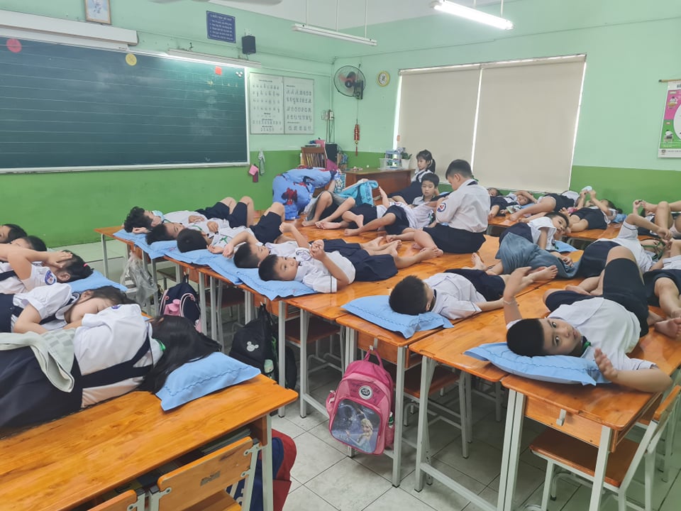 Các trường tại TP.HCM tổ chức bán trú thế nào khi F0 đang ngày một gia tăng? - Ảnh 4.