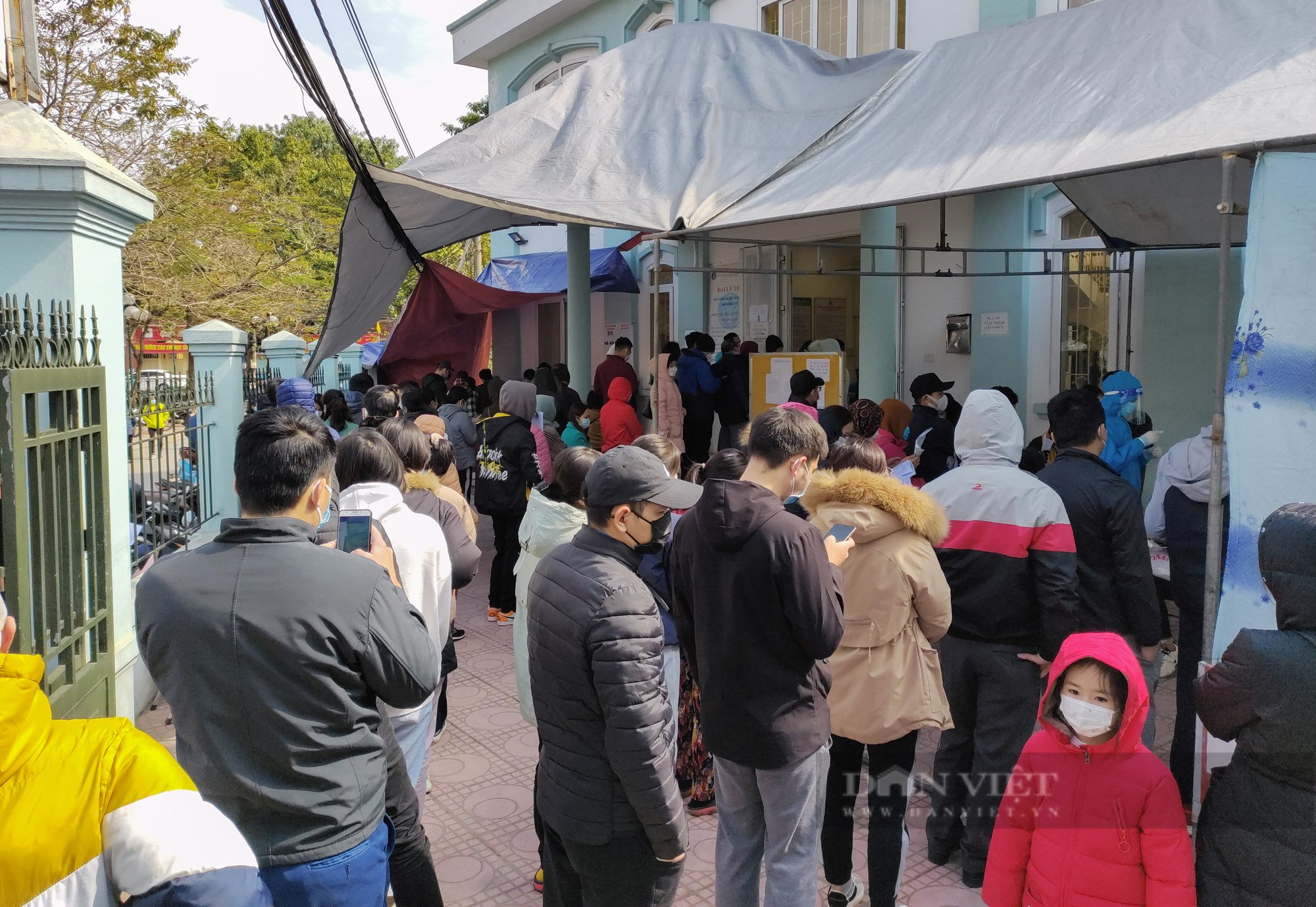 F0 tăng vọt, mục sở thị buổi sáng tất bật của y tế phường tại Hà Nội - Ảnh 2.