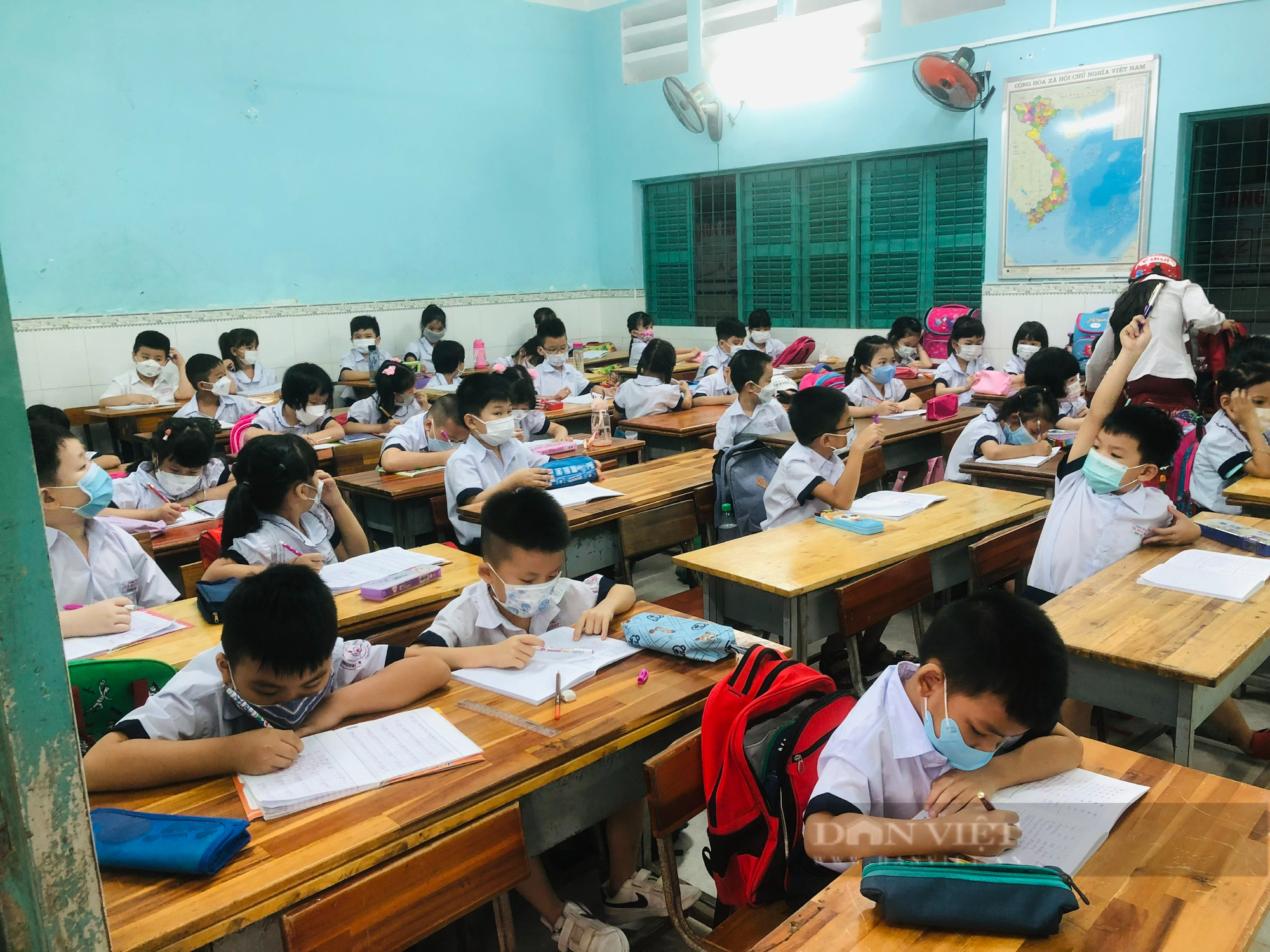 TP.HCM ban hành quy định mới về xử lý F0 trong trường học - Ảnh 2.