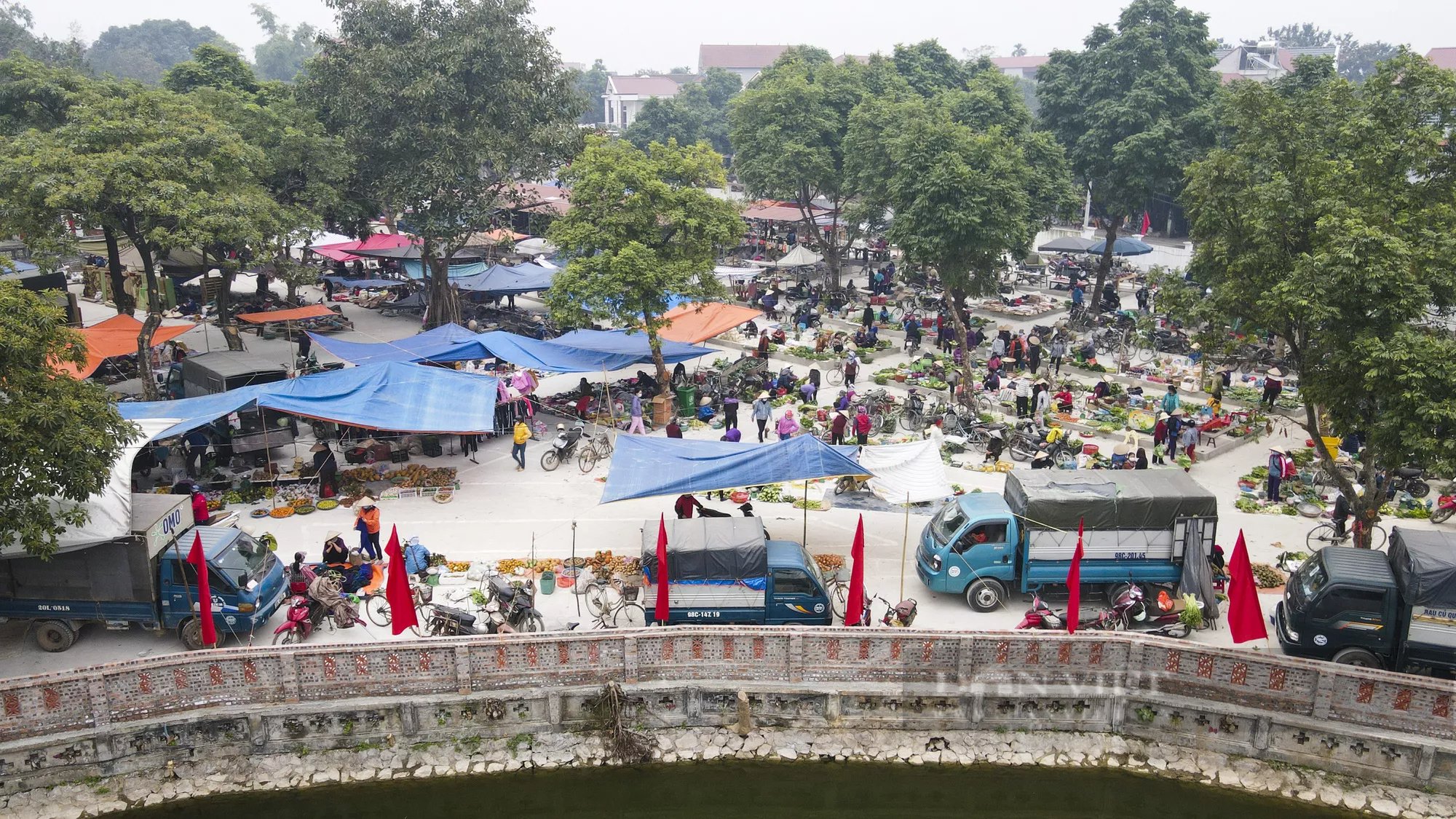 Bắc Giang: Chợ Vân tồn tại thế nào trong khu di tích Đình chợ Vân thuộc ATK II Hiệp Hòa? - Ảnh 2.