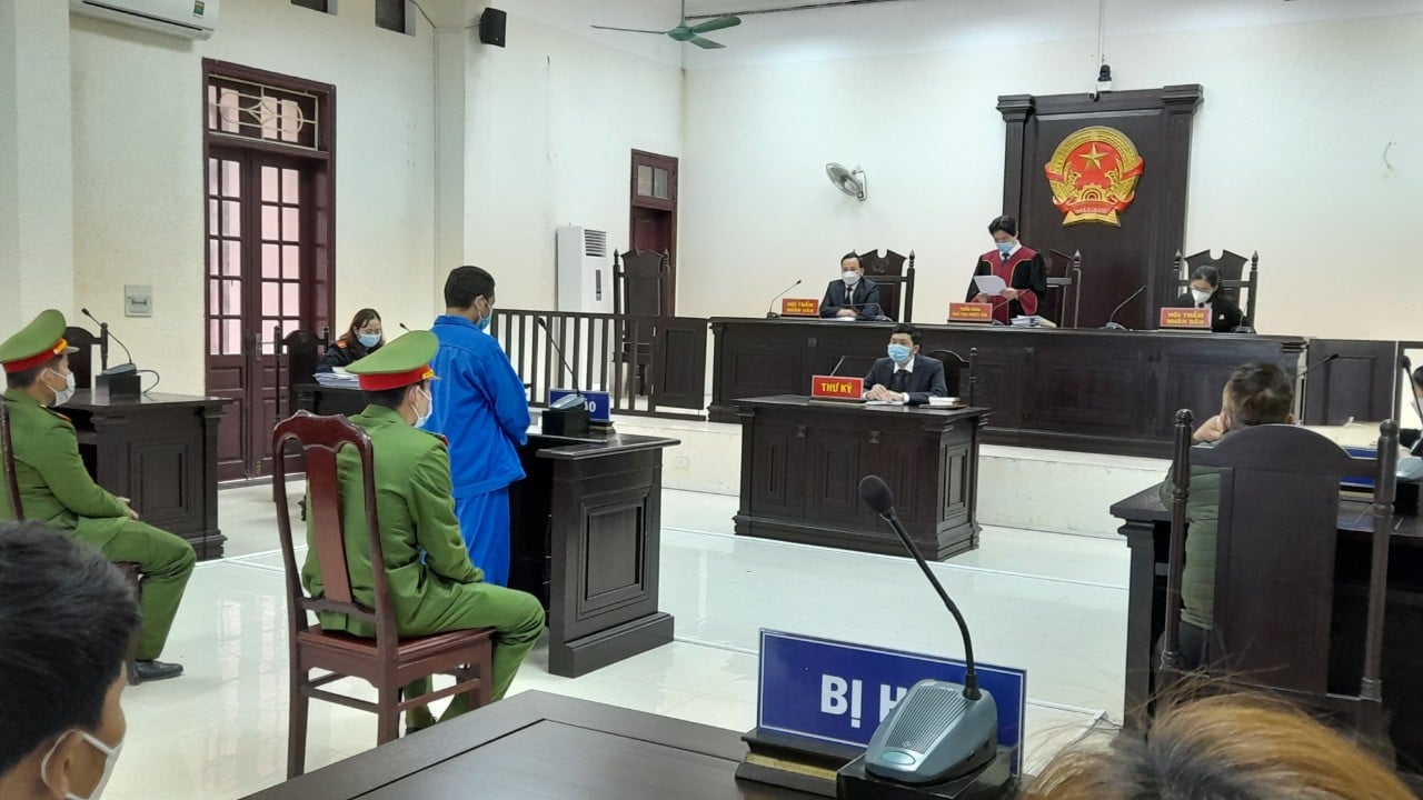 TIN NÓNG 24 GIỜ QUA: Chiêu đãi tiệc sinh nhật bằng ma túy trong quán karaoke; giết người vì sợ làng phạt - Ảnh 2.