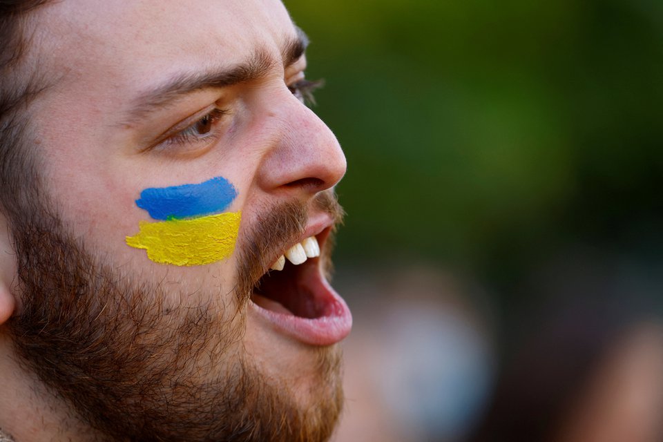 Biểu tình khắp nơi trên thế giới phản đối Nga tấn công vào Ukraine - Ảnh 3.