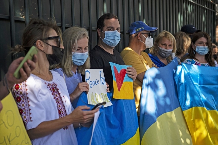 Biểu tình khắp nơi trên thế giới phản đối Nga tấn công vào Ukraine - Ảnh 4.
