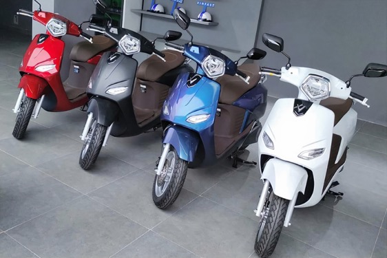 Xe máy xăng khó chuyển đổi, xe máy điện bứt tốc - Ảnh 1.