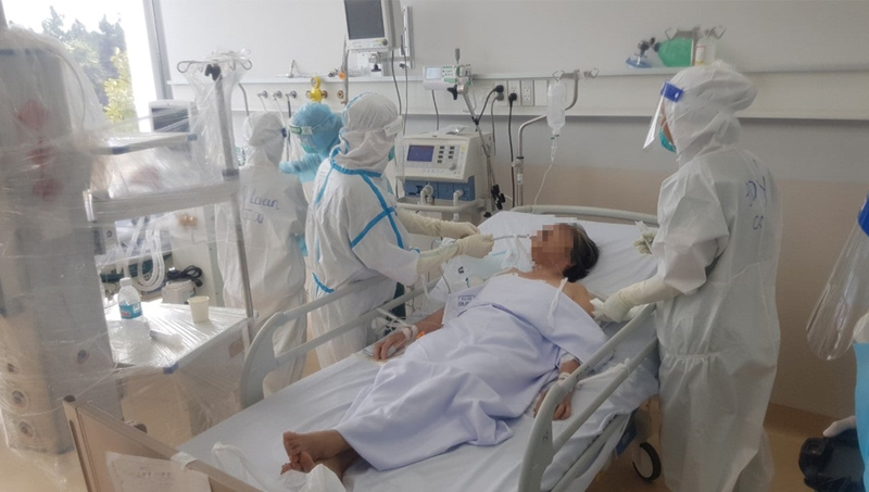 Quyết liệt các giải pháp phòng chống, tăng cường điều trị để giảm tử vong do Covid-19 - Ảnh 1.