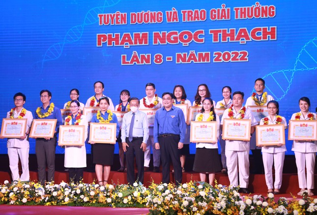 Vinh danh những cống hiến, hy sinh của đội ngũ thầy thuốc trẻ TPHCM - Ảnh 12.