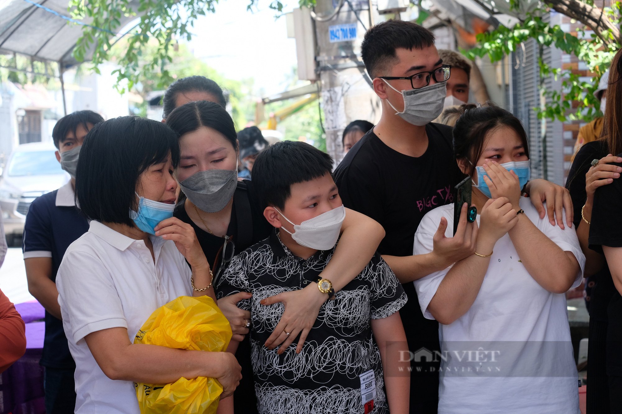 Vụ chìm ca nô ở biển Cửa Đại Quãng Nam: 4 nạn nhân sống tại TP.HCM được đưa về nhà - Ảnh 5.