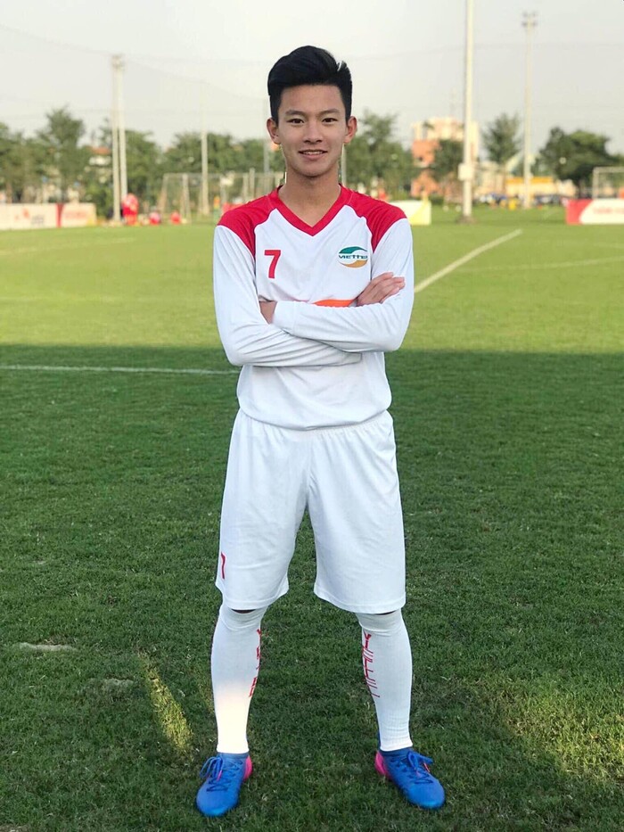Sao U23 Việt Nam đẹp trai, đỗ thủ khoa đại học, CĐV xin &quot;in4&quot; - Ảnh 6.