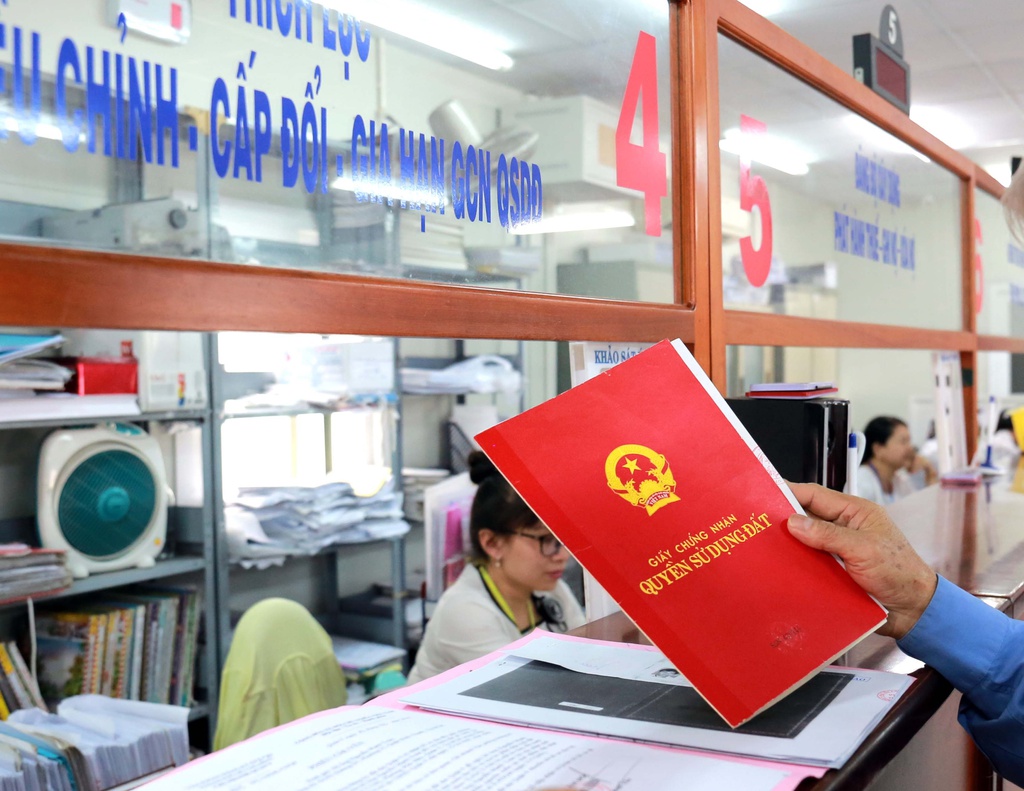 Quy định mới để làm sổ đỏ khi mua bán, chuyển nhượng nhà ở - Ảnh 1.