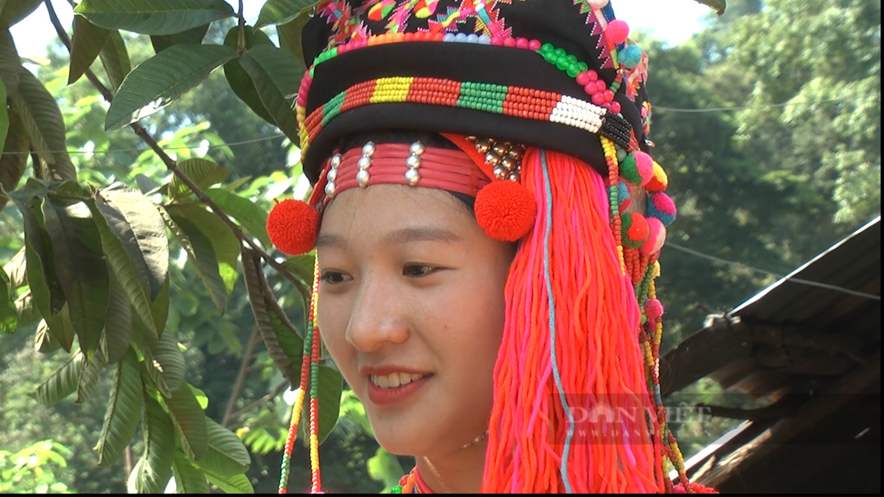  Trang phục phụ nữ Hà Nhì: Rất rực rỡ và cầu kỳ - Ảnh 4.