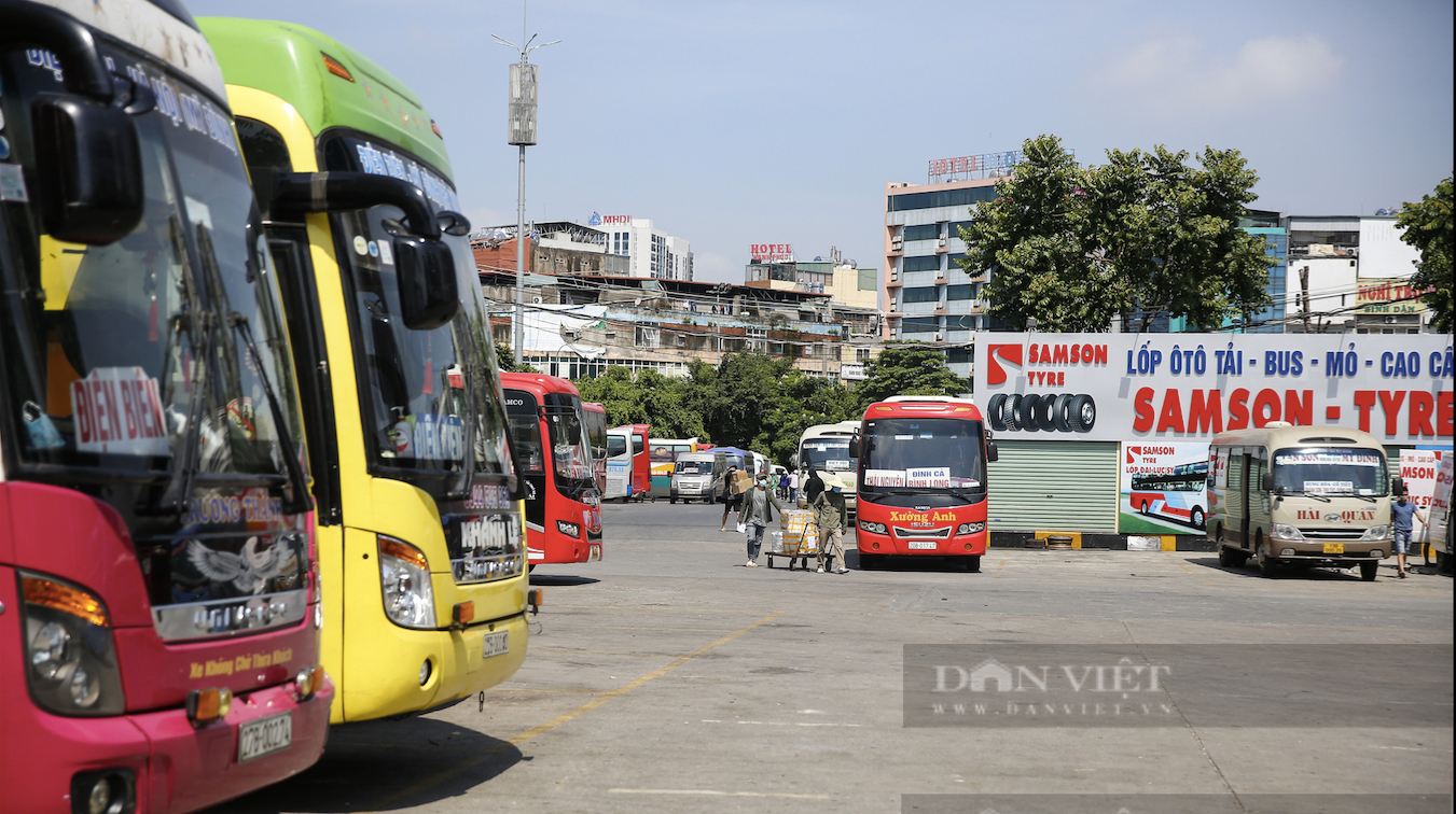Bến xe thưa vắng, doanh nghiệp vận tải mòn mỏi chờ khách - Ảnh 1. Bến xe thưa vắng, doanh nghiệp vận tải mòn mỏi chờ khách - Ảnh 1.
