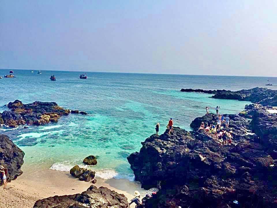 Du lịch đảo Lý Sơn: Trải nghiệm thú vị &quot;một bước&quot; ra đại dương  - Ảnh 2.