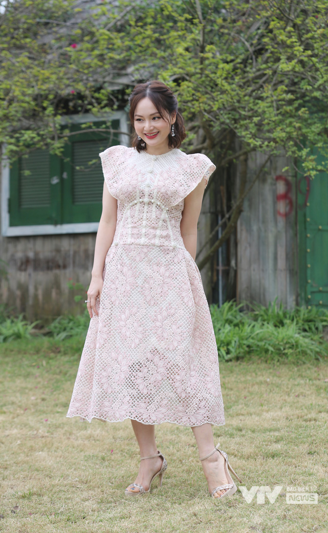 Dàn sao &quot;Thương ngày nắng về&quot; chúc Tết độc giả Dân Việt đầu năm mới - Ảnh 3.