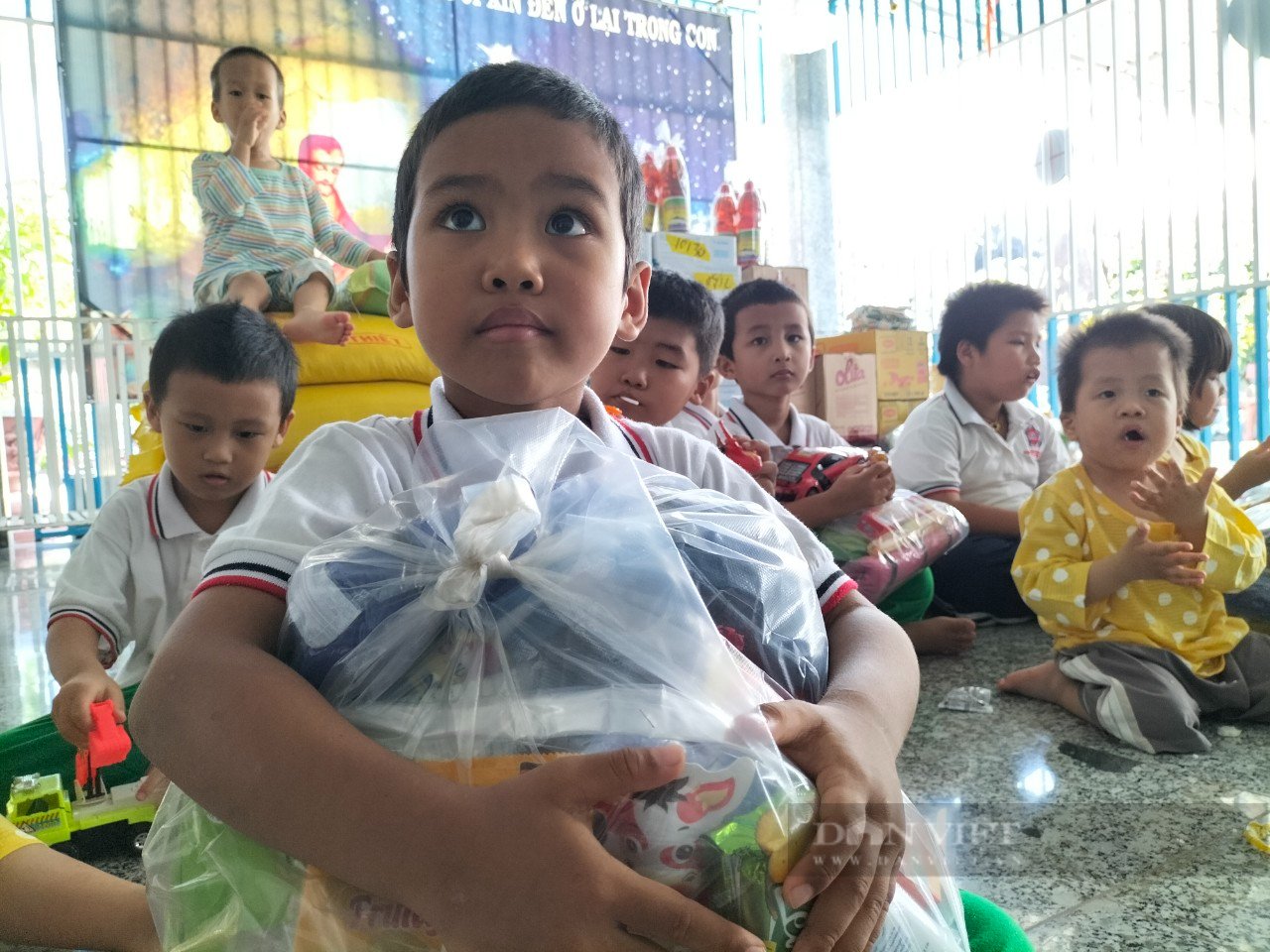 Nơi nuôi dạy trẻ mồ côi và người chăm sóc hơn 13000 phần mộ thai nhi - Bài 2: Thiên chức những người mẹ nuôi - Ảnh 2.