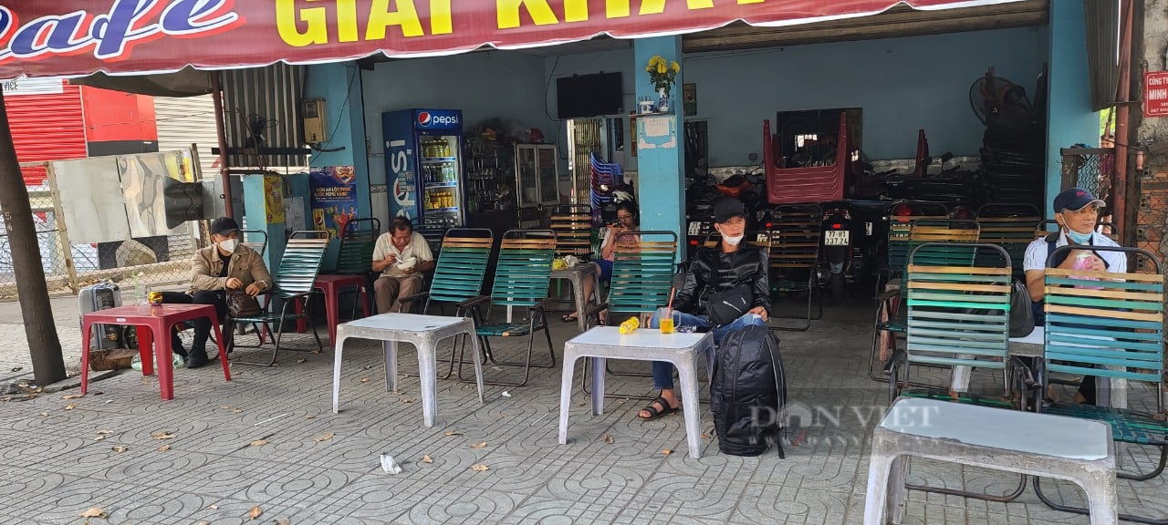 Bến xe lớn nhất TP.HCM vắng hoe khách trở lại thành phố ngày mồng 5 Tết: Tài xế lắc đầu thở dài - Ảnh 2.