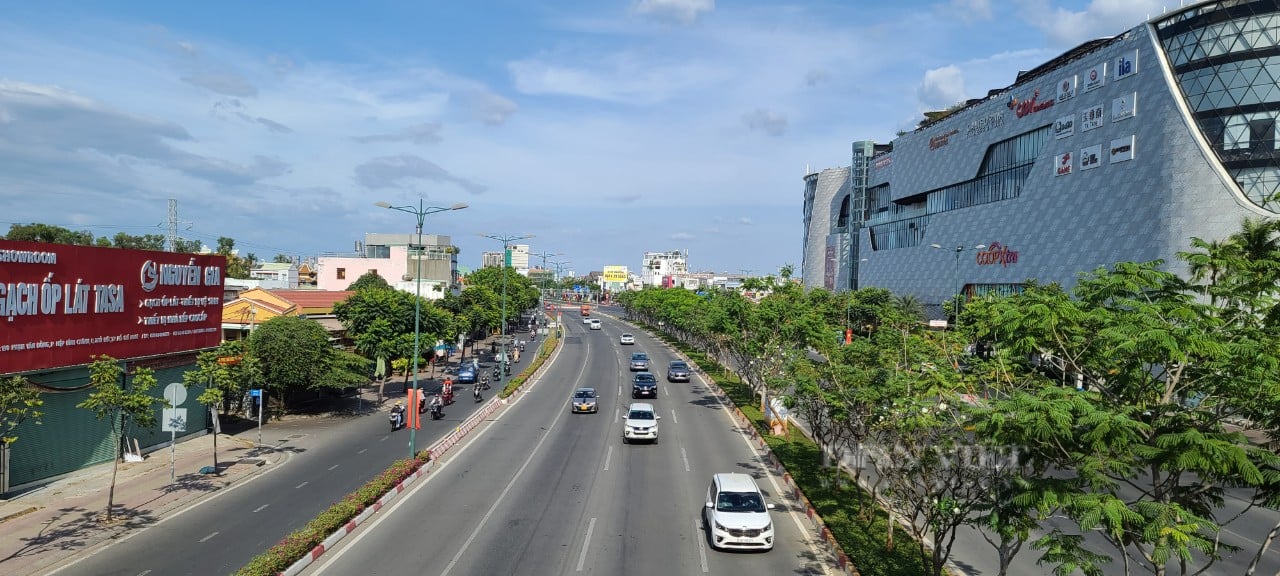 Bến xe lớn nhất TP.HCM vắng hoe khách trở lại thành phố ngày mồng 5 Tết: Tài xế lắc đầu thở dài - Ảnh 5.