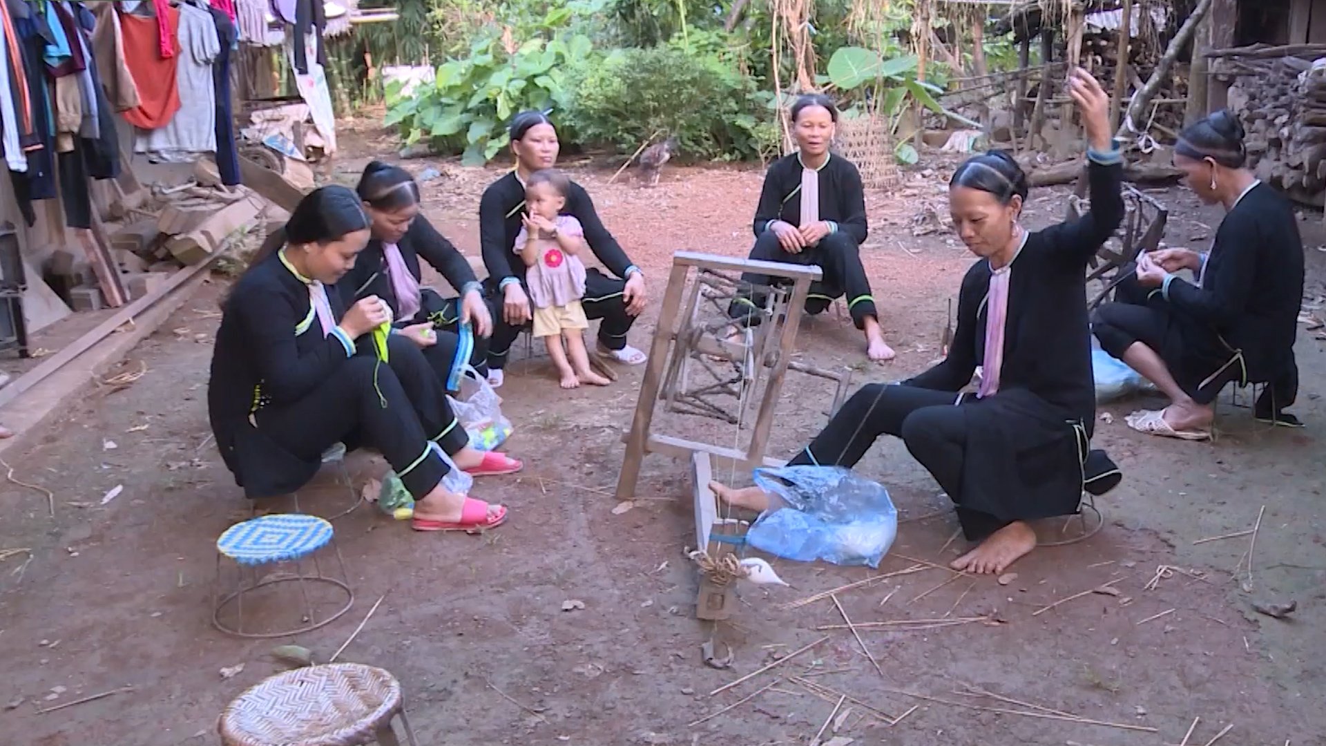 Độc đáo nghề dệt thổ cẩm của người Dao Tẻn ở Sìn Hồ - Ảnh 2. Độc đáo nghề dệt thổ cẩm của người Dao Tẻn ở Sìn Hồ - Ảnh 2.