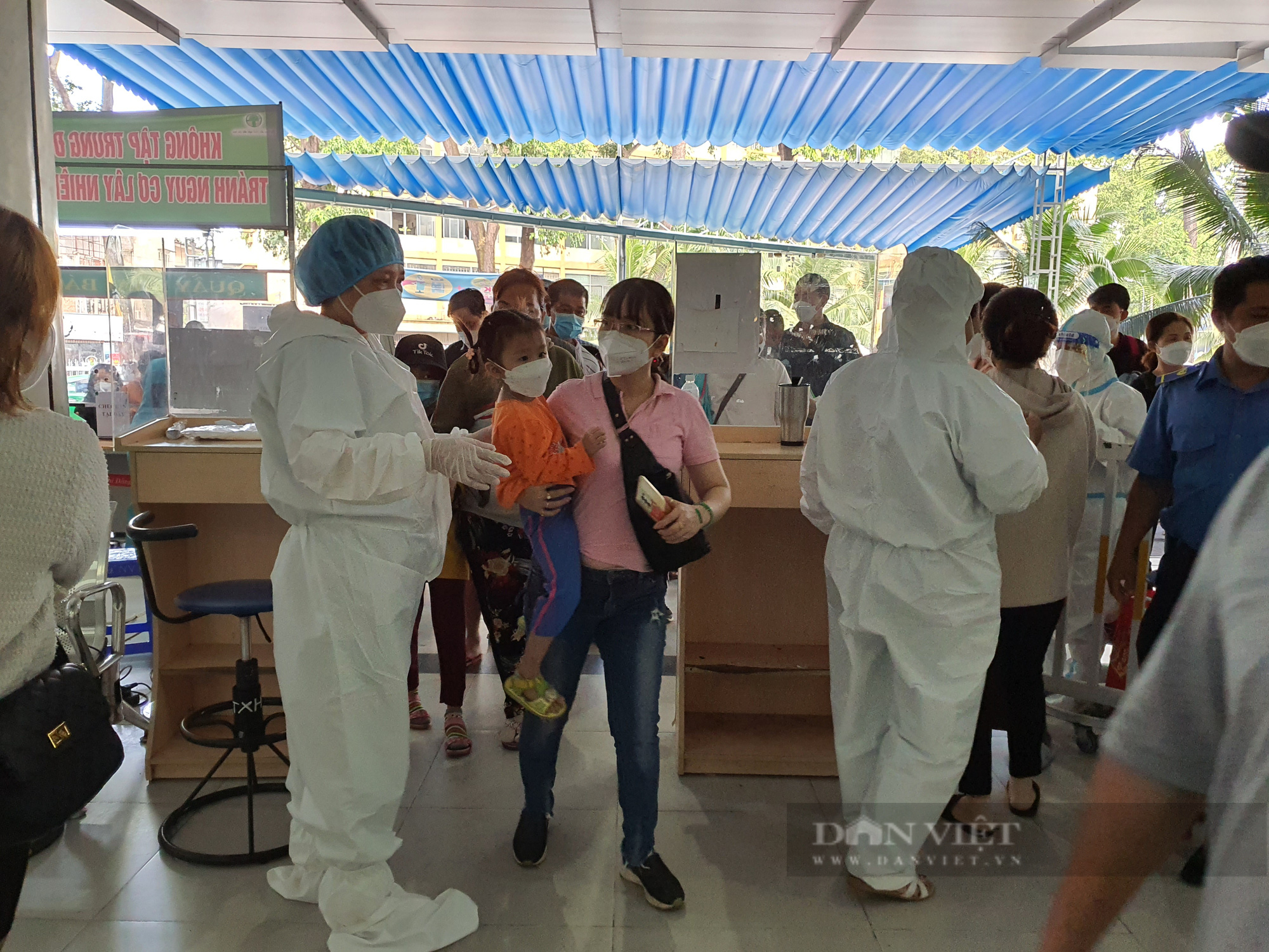 TP.HCM: Đổ xô đi khám bệnh sau Tết - Ảnh 1.