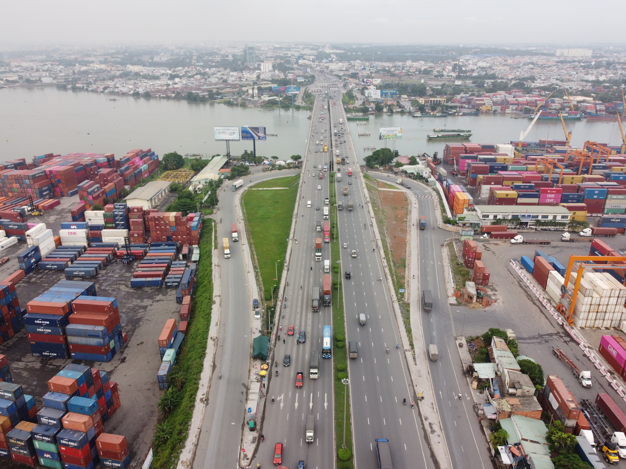 Thanh khoản thị trường tụt dốc, bất động sản công nghiệp vẫn tăng nhiệt - Ảnh 1.