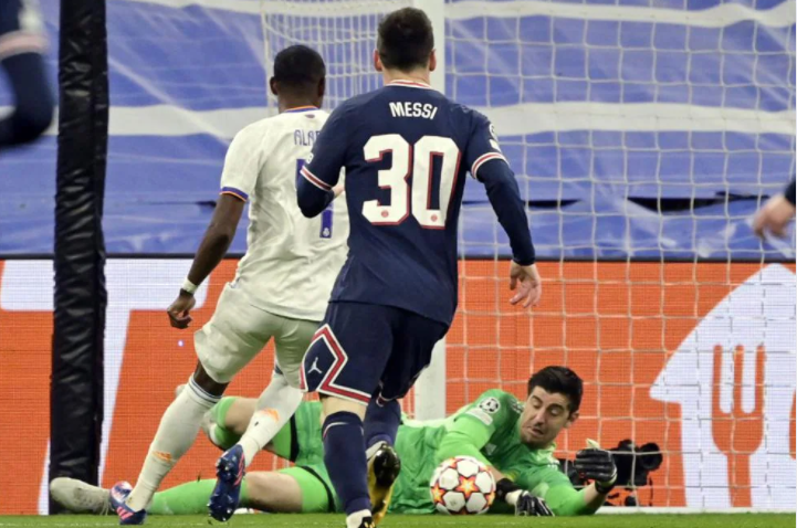 CĐV &quot;lùng sục tìm Messi&quot; sau khi PSG thua thảm Real Madrid - Ảnh 1.