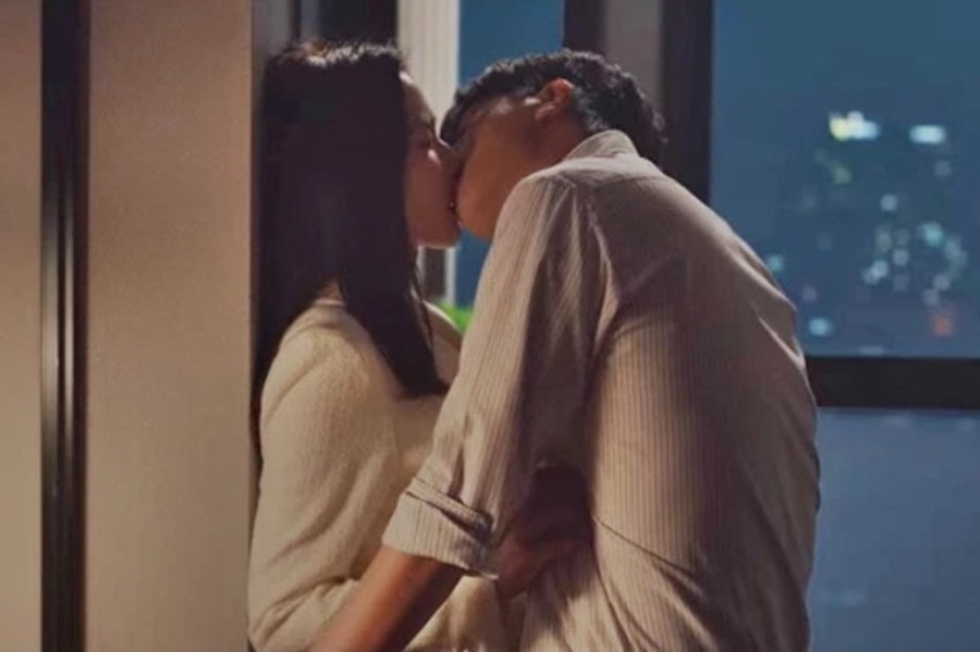 Son Ye Jin có ngại ngùng đóng &quot;cảnh nóng&quot;? - Ảnh 3.