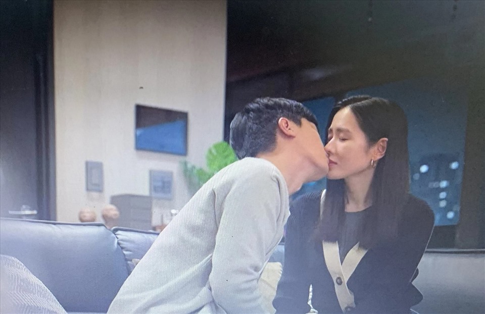Son Ye Jin có ngại ngùng đóng &quot;cảnh nóng&quot;? - Ảnh 1.