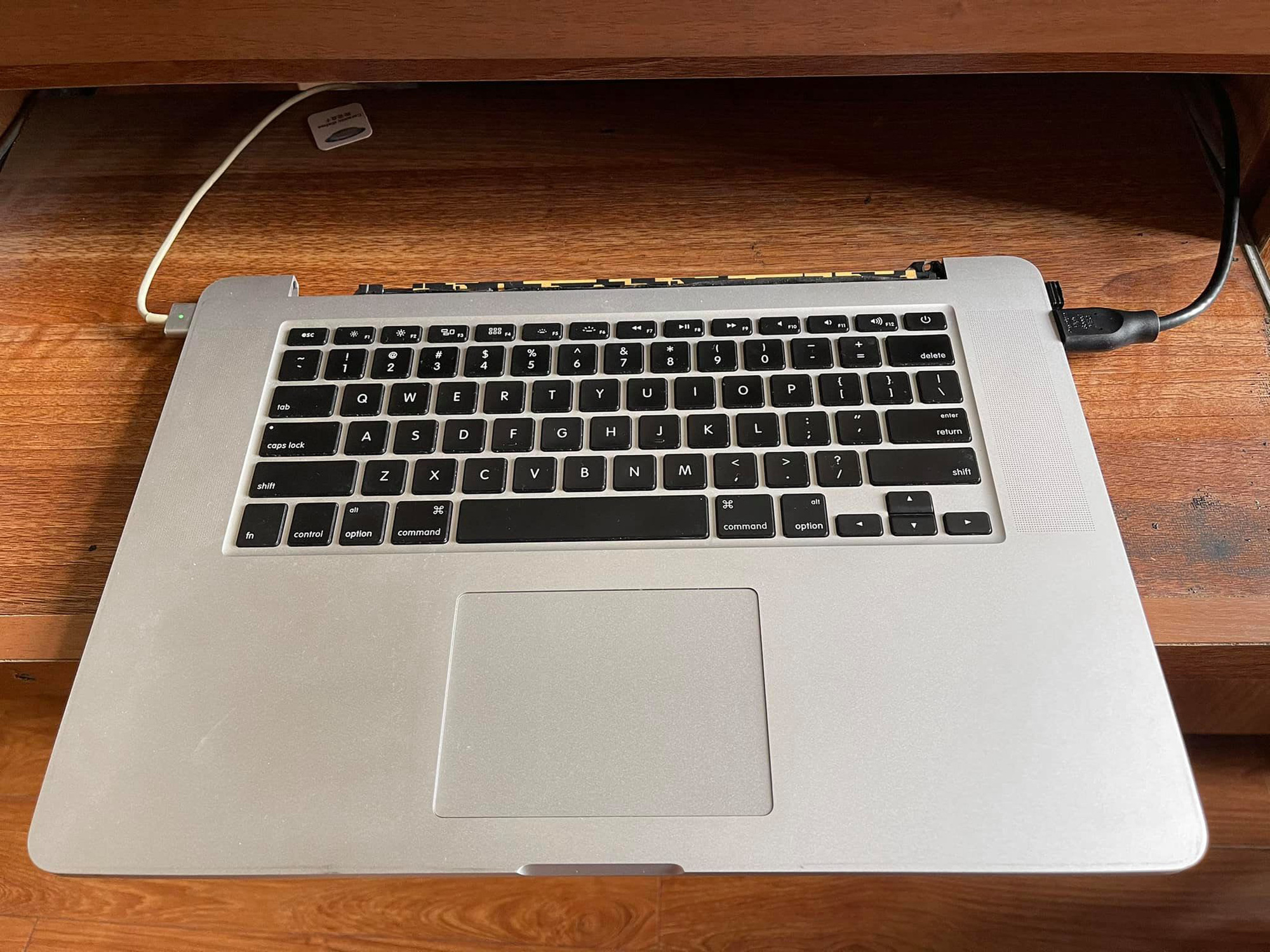Nở rộ trào lưu tận dụng Macbook hỏng màn hình trở thành Mac Mini - Ảnh 1. Nở rộ trào lưu tận dụng Macbook hỏng màn hình trở thành Mac Mini - Ảnh 1.