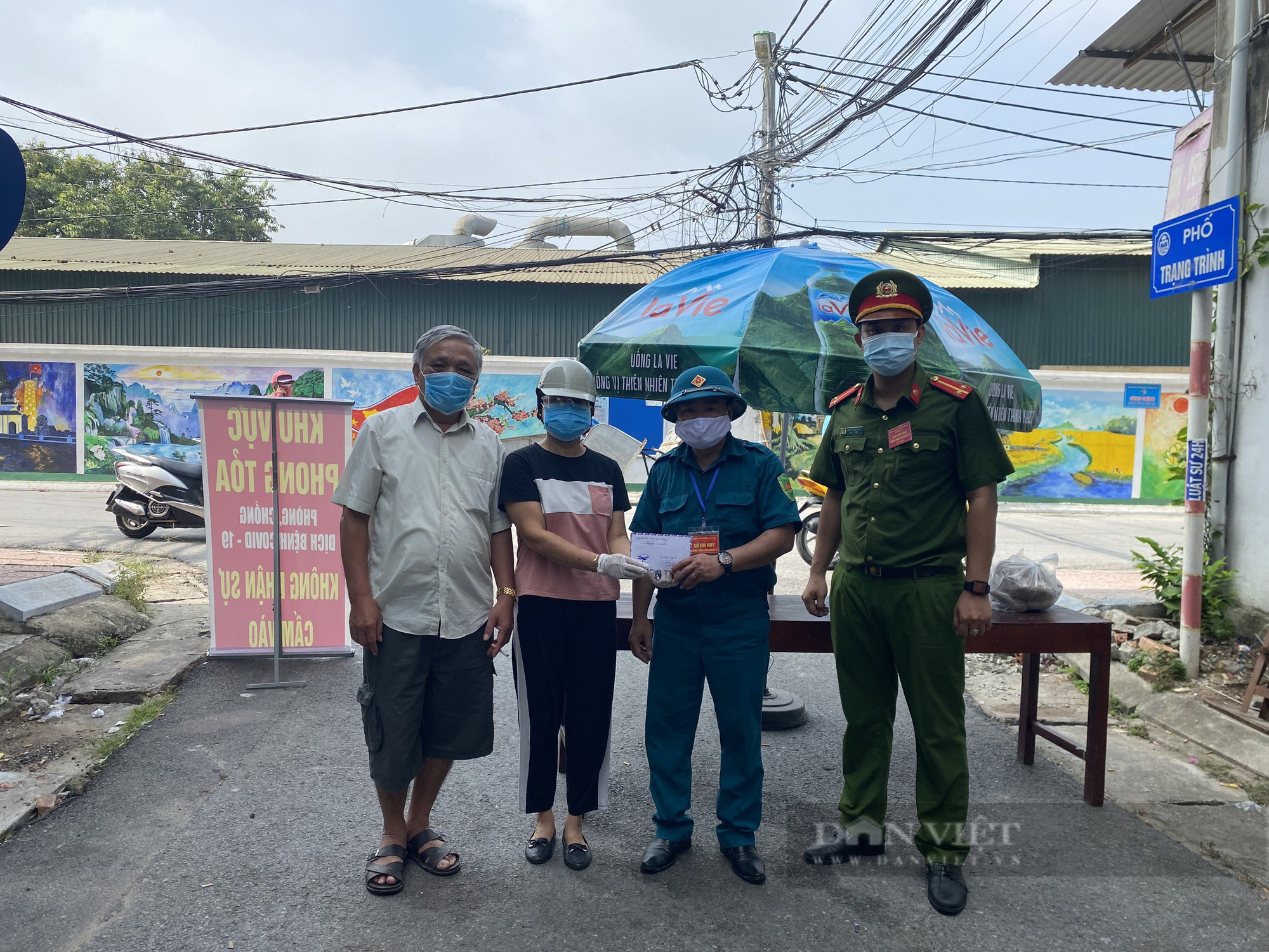 Danh hiệu “người tốt, việc tốt” năm 2022: Người đàn ông biến con đường đầy rác thành &quot;bức tranh đồng quê&quot; hút hồn người xem - Ảnh 5.