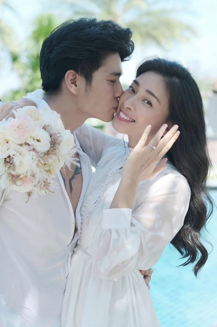 Ngô Thanh Vân công khai nhẫn đính hôn, sắp tổ chức hôn lễ với người tình kém 11 tuổi - Ảnh 1.