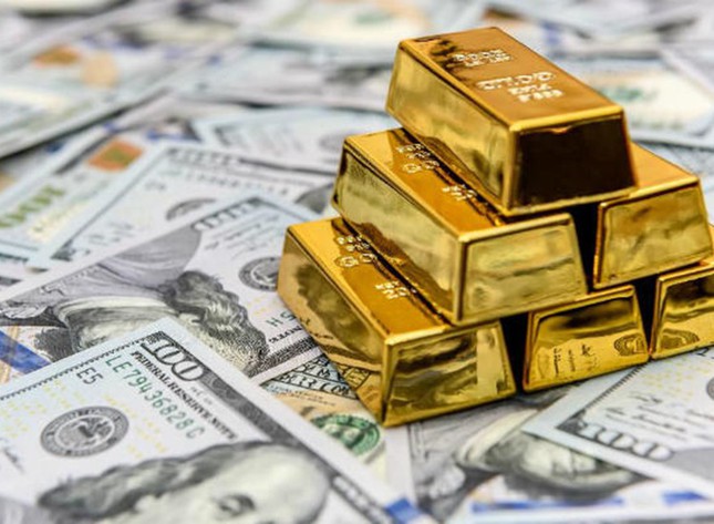Giá vàng đồng loạt giảm trước thông tin Fed sẽ tăng lãi suất - Ảnh 2.