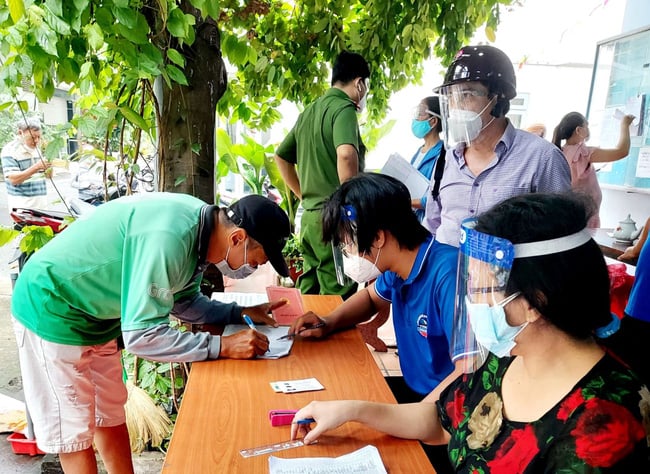 ADB: Covid-19 đã đẩy 4,7 triệu người dân Đông Nam Á rơi vào cảnh nghèo cùng cực - Ảnh 1. ADB: Covid-19 đã đẩy 4,7 triệu người dân Đông Nam Á rơi vào cảnh nghèo cùng cực - Ảnh 1.
