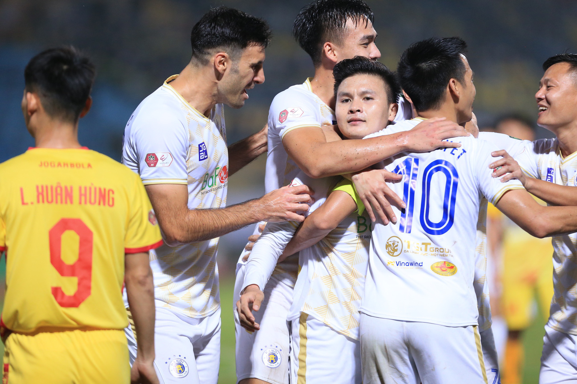 Quang Hải trải lòng sau khi ghi bàn giúp Hà Nội FC đá bại Thanh Hóa? - Ảnh 1.