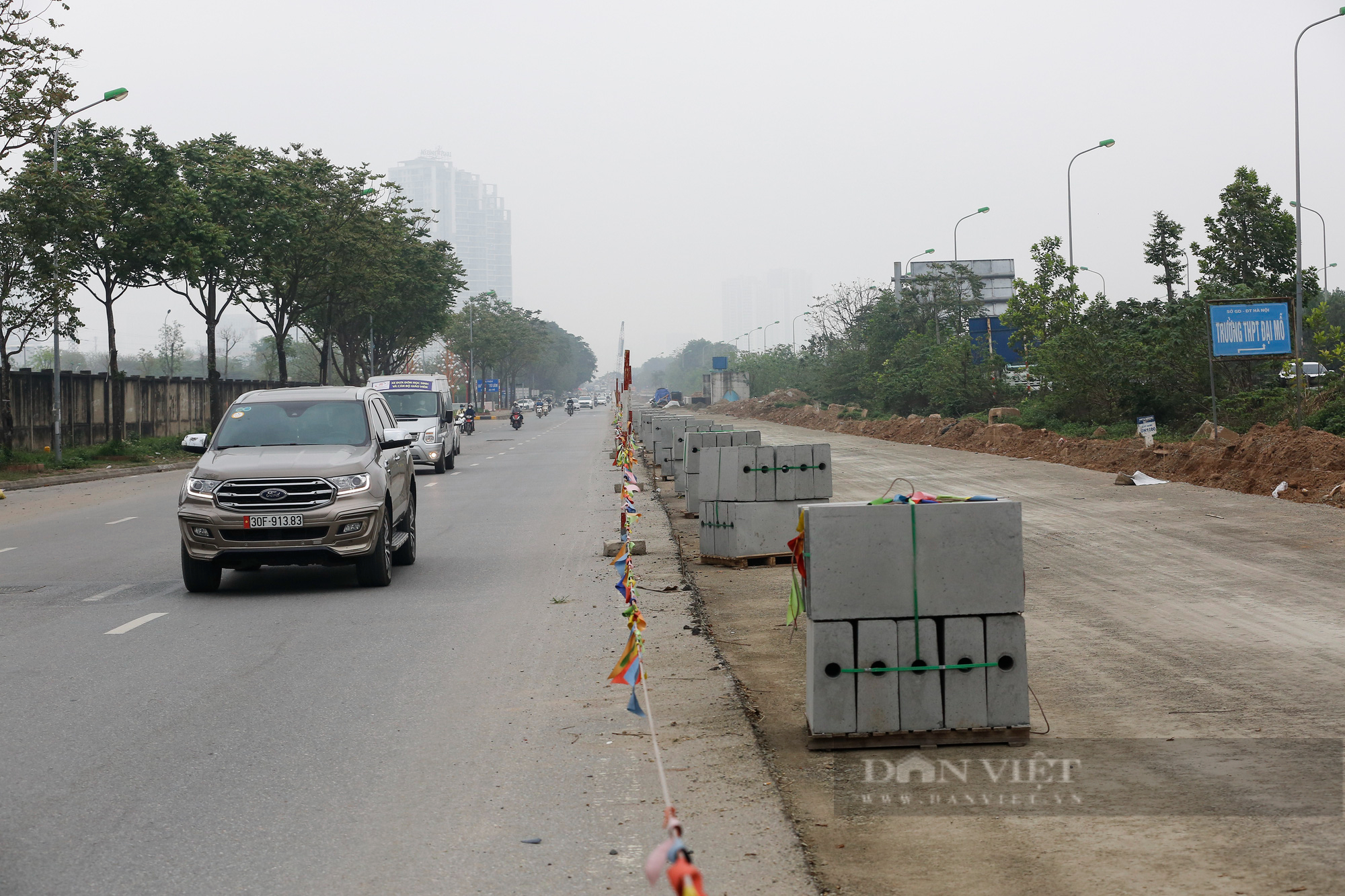 &quot;Thần tốc&quot; thi công mở rộng đường gom Đại lộ Thăng Long để chống ngập và giảm ùn tắc - Ảnh 9.
