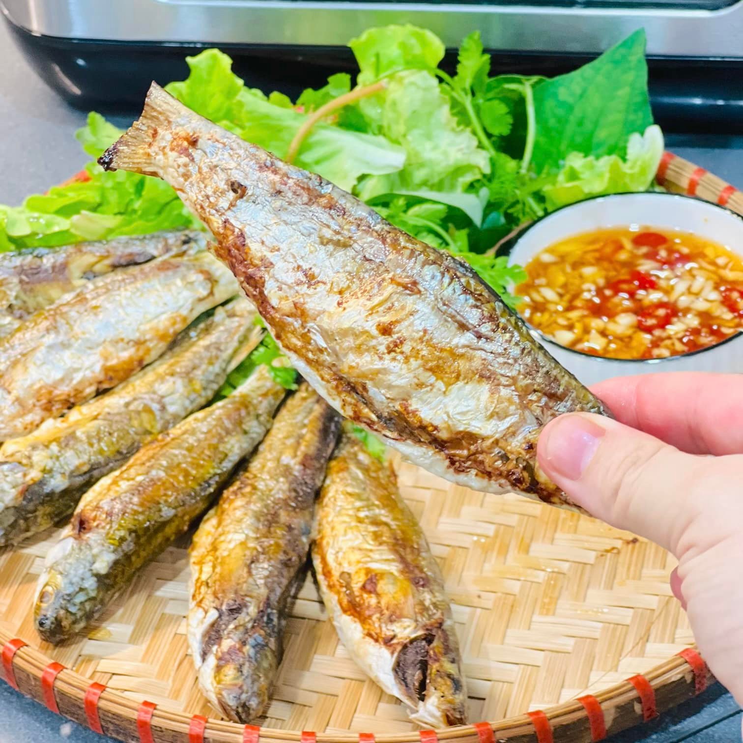 3 bí quyết giúp cá nướng bằng nồi chiên không dầu giòn, ngon và không bị dai - Ảnh 4.