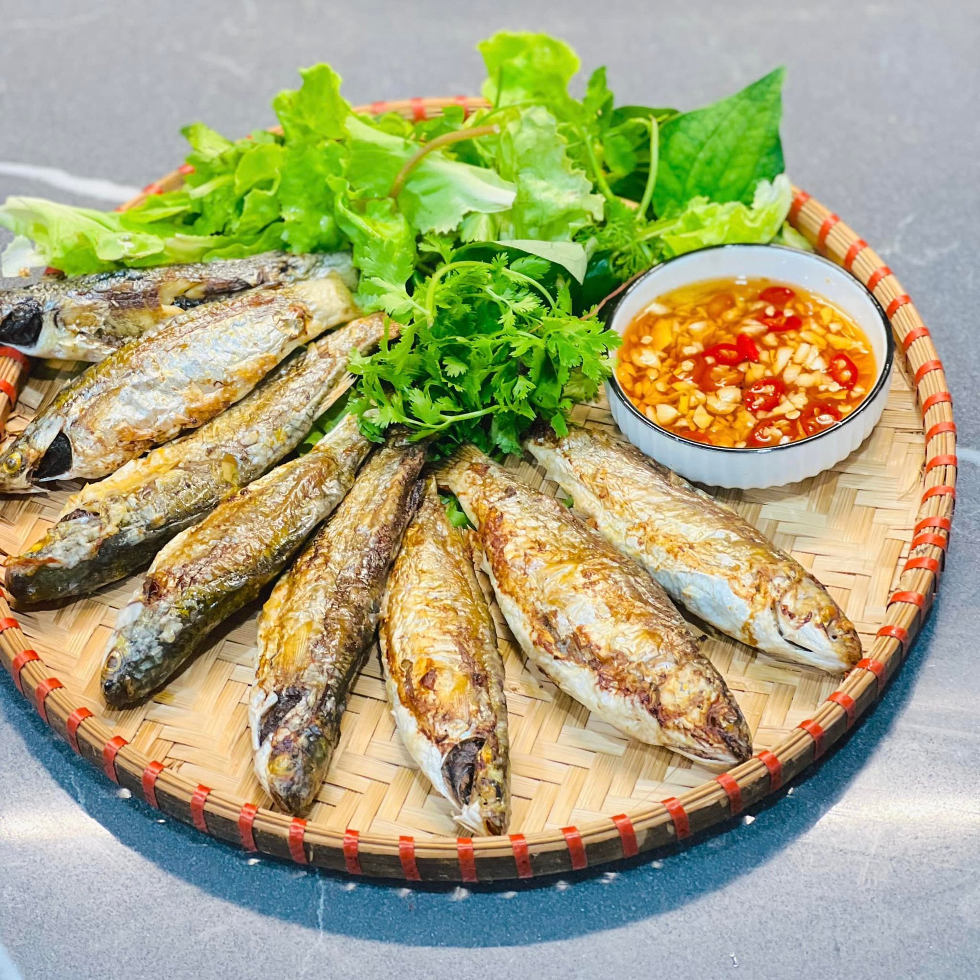 3 bí quyết giúp cá nướng bằng nồi chiên không dầu giòn, ngon và không bị dai - Ảnh 1.
