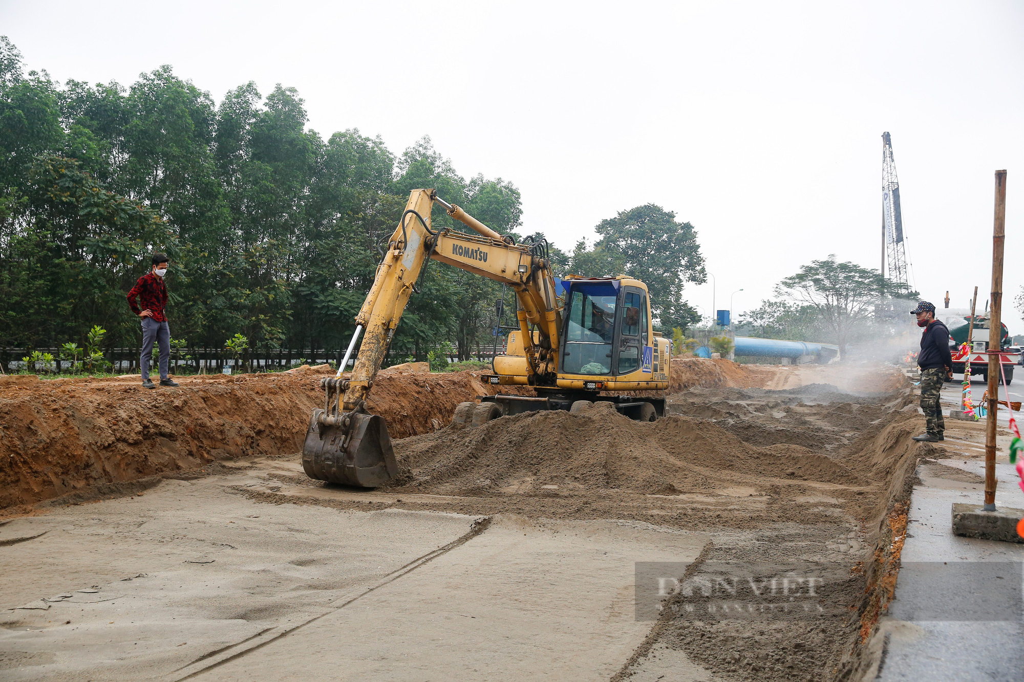 &quot;Thần tốc&quot; thi công mở rộng đường gom Đại lộ Thăng Long để chống ngập và giảm ùn tắc - Ảnh 7.