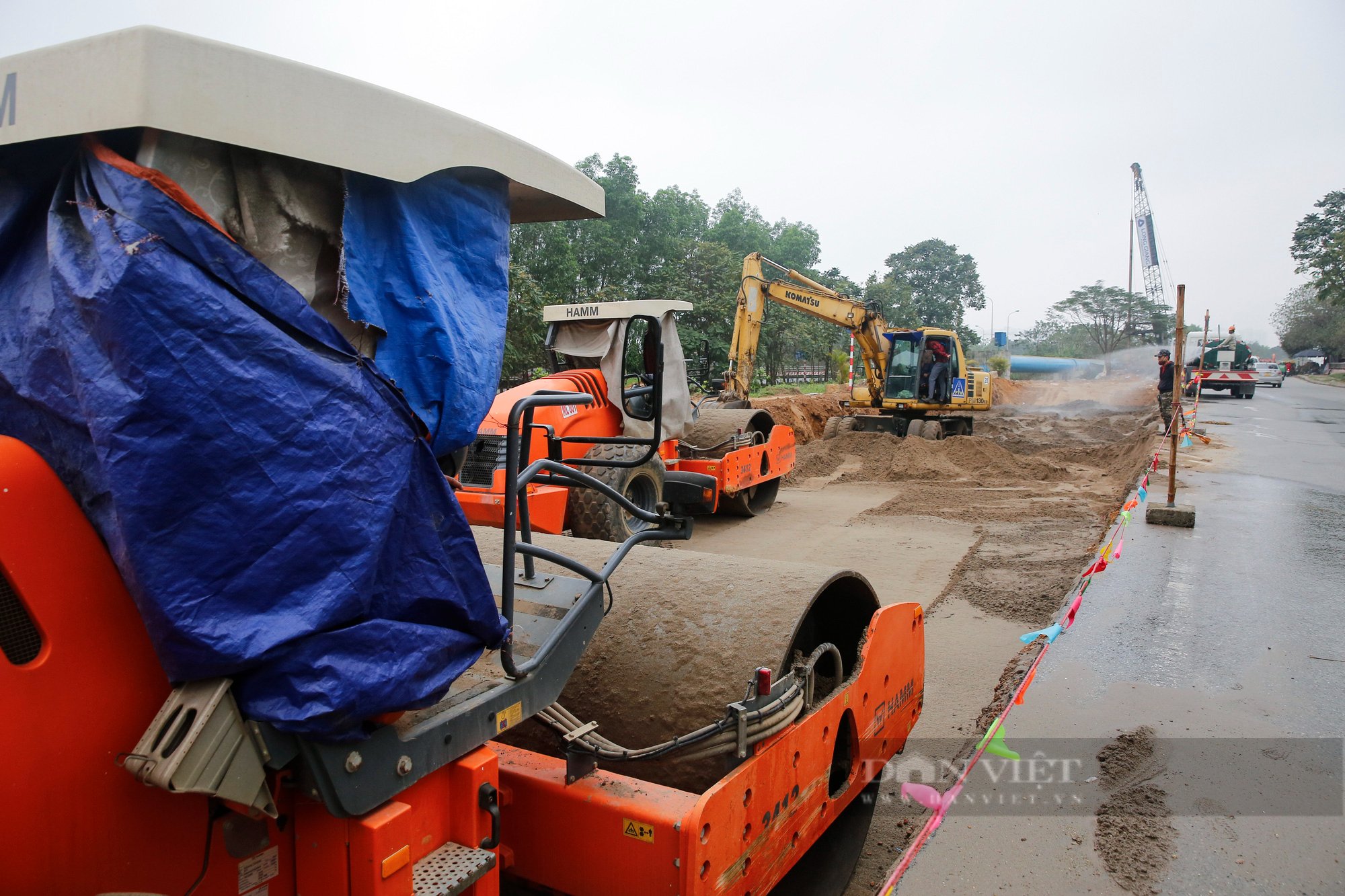 &quot;Thần tốc&quot; thi công mở rộng đường gom Đại lộ Thăng Long để chống ngập và giảm ùn tắc - Ảnh 10.
