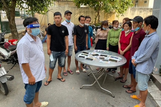 Triệt phá &quot;sòng bạc di động&quot; có thuê người cảnh giới - Ảnh 1.