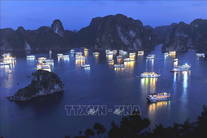Khám phá vịnh Hạ Long - Kỳ quan du lịch thiên nhiên thế giới - Ảnh 2.