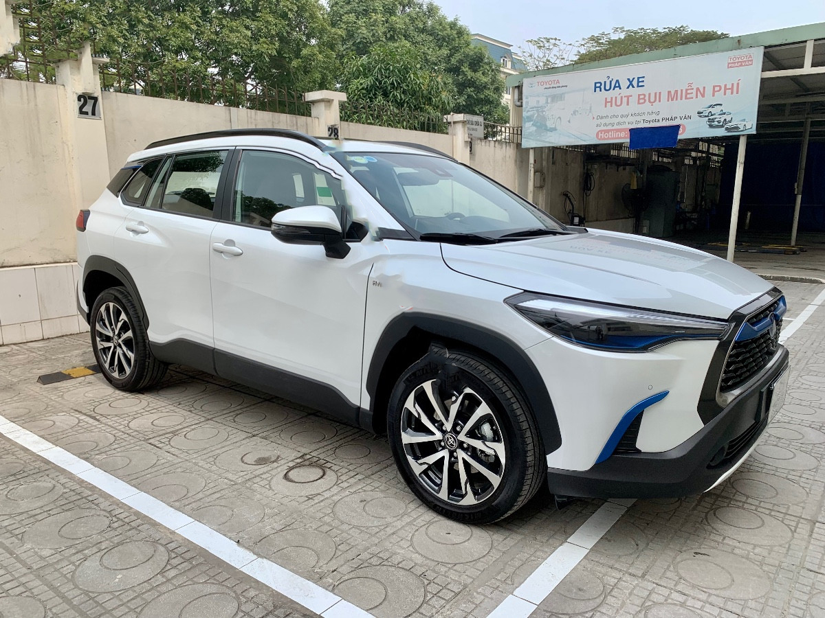 Xăng tăng giá, Toyota Corolla Cross Hybrid chạy 951km bán giá khó tin - Ảnh 1.