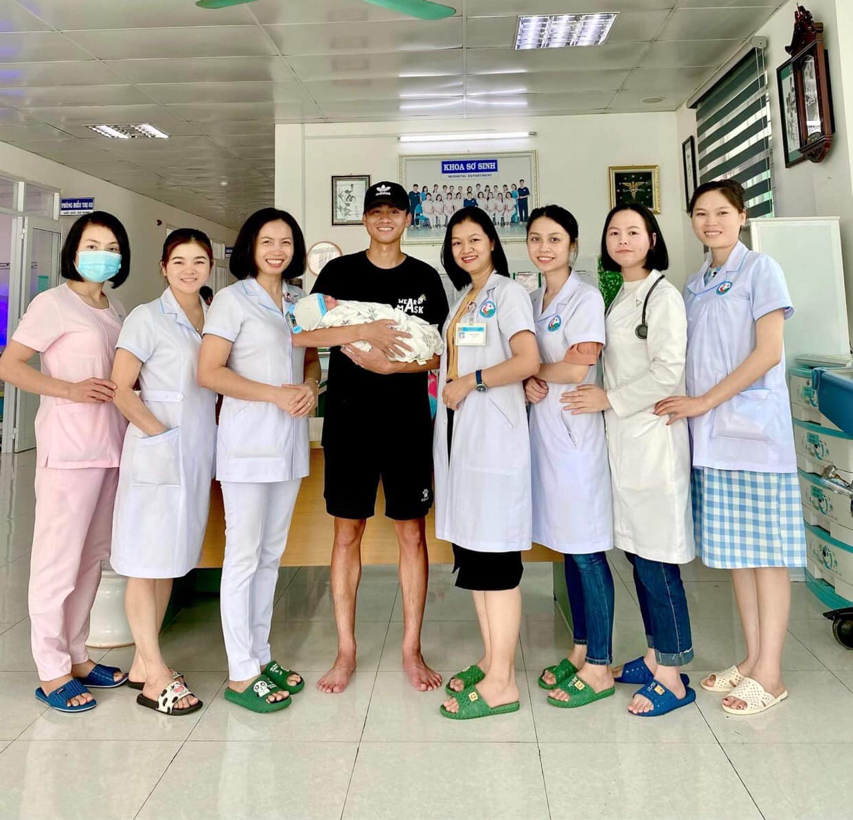 Phan Thanh Hậu đón con đầu lòng - Ảnh 1.