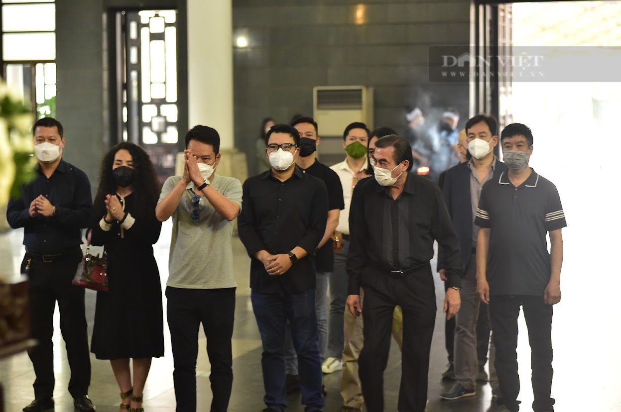 Tang lễ nhạc sĩ Ngọc Châu: Mẹ Vũ Dậu không thể đến tiễn đưa, em gái Khánh Linh khóc nghẹn - Ảnh 6.