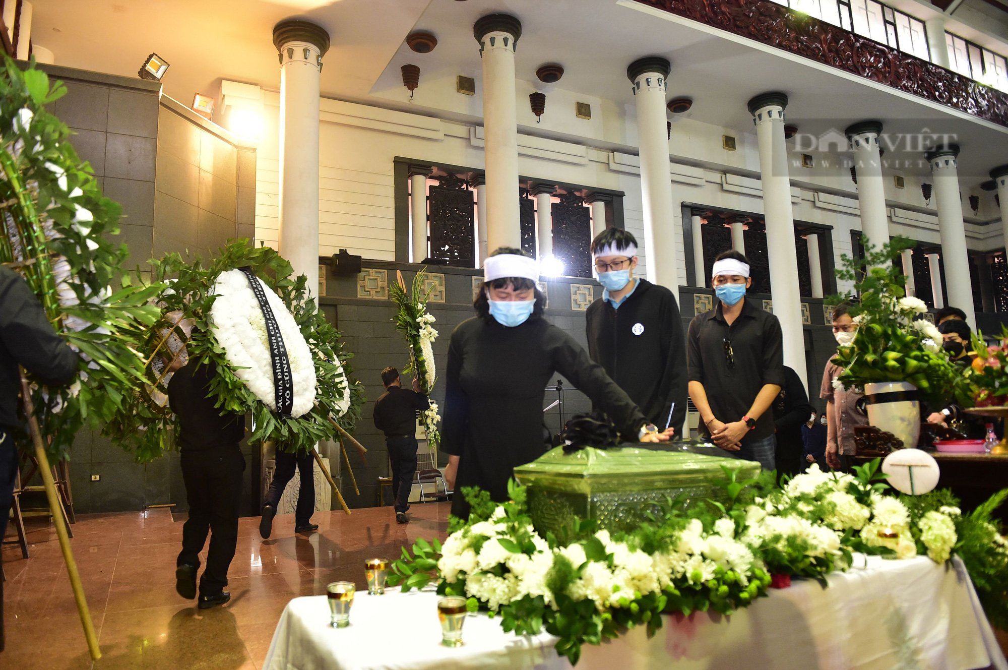 Tang lễ nhạc sĩ Ngọc Châu: Mẹ Vũ Dậu không thể đến tiễn đưa, em gái Khánh Linh khóc nghẹn - Ảnh 3.