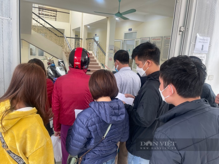 Nhiều F0 khốn khổ xin giấy khỏi bệnh bất thành, lãnh đạo phường đông dân nhất Hà Nội nói gì? - Ảnh 4.