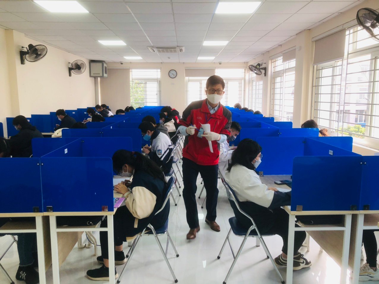 Trường đại học “rầm rộ” mở thêm ngành học mới - Ảnh 1.