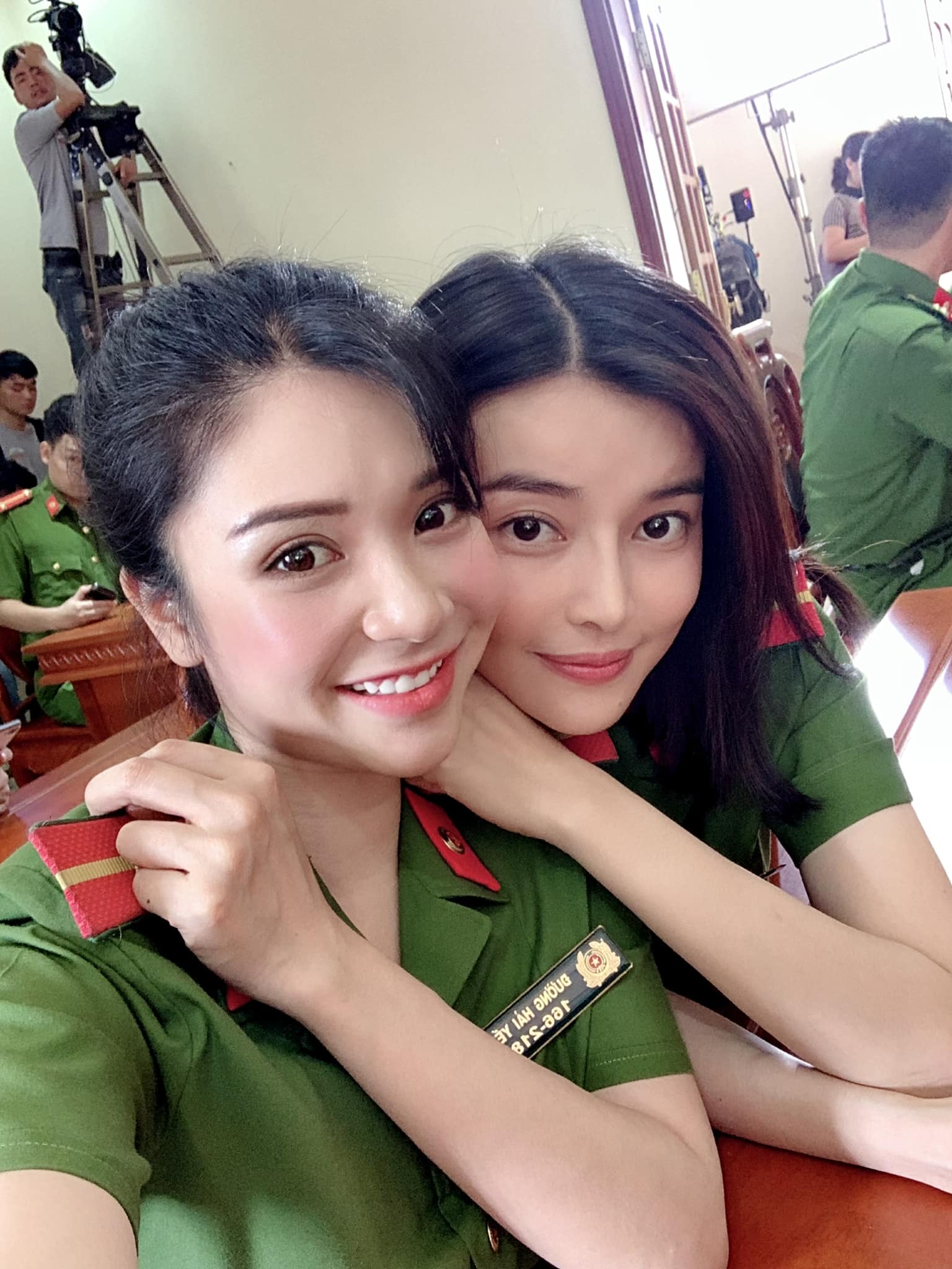 Dân Việt giao lưu trực tuyến với &quot;cặp đôi vàng&quot; Hà Việt Dũng, Thanh Bi phim &quot;Bão ngầm&quot; - Ảnh 1.