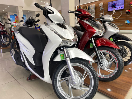 Giá xe máy tăng vọt, nghi vấn bị làm giá - Ảnh 1. Giá xe máy tăng vọt, nghi vấn bị làm giá - Ảnh 1.