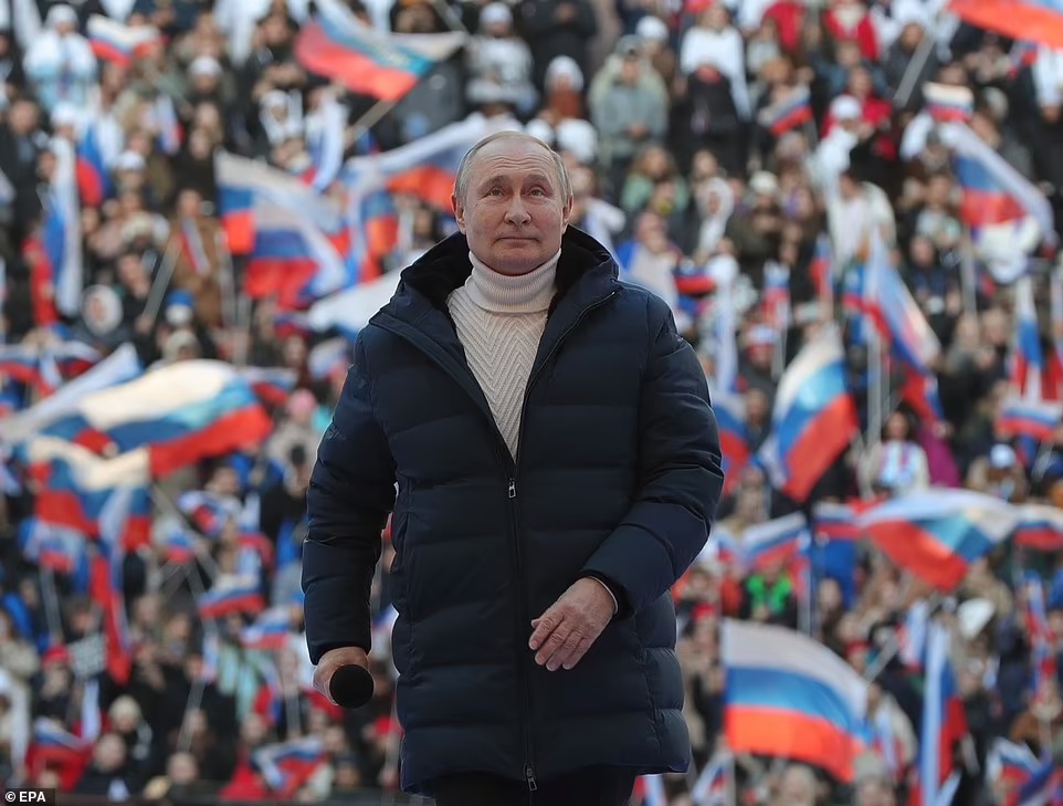 Giữa cuộc chiến Ukraine, đồng minh thân cận nhất của Putin bất ngờ khuyên phương Tây điều này - Ảnh 1.